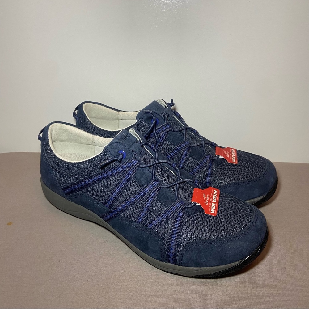 Women’s Dansko Harlyn sneakers in navy suede NWOB Size 41(10.5-11) Wide